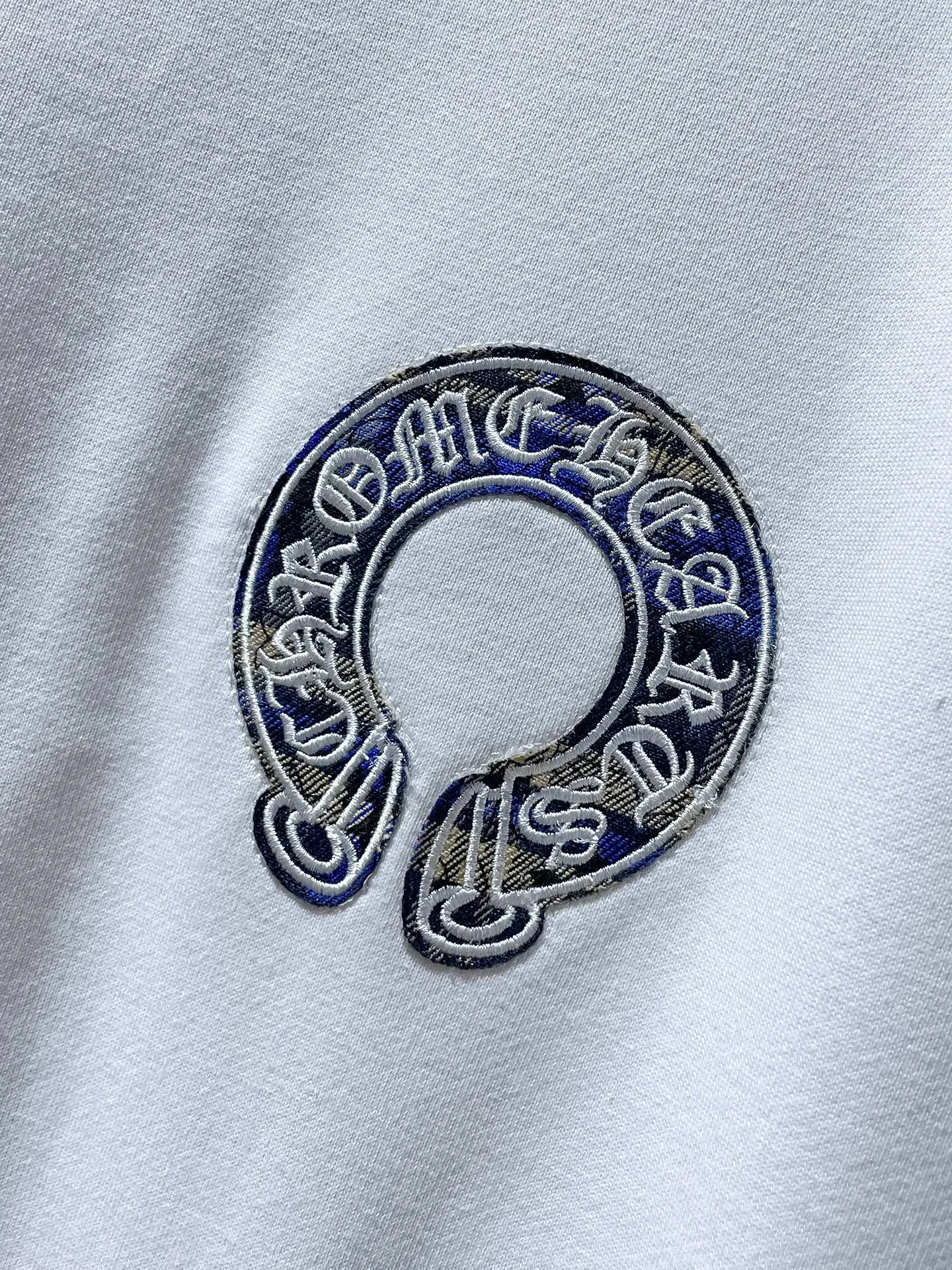 P260 Chrome Hearts Autumn and Winter 2025 Counter Synchronization Crow Horseshoe Contrast Color Patch Hooded Sweatshirt Heavy Industry Pure Handmade Cutting Patch Embroidery Technology Improved Customized Version 1:1 High Weight High Quality Fabric Recommended Color: White Black Size: S, M, L, XL